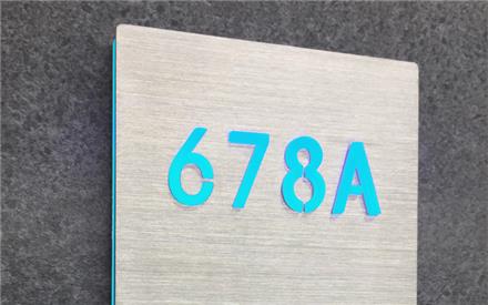 LUXELLO | ROOM NUMBER SIGN PANEL LIGHTED - BRUSHED